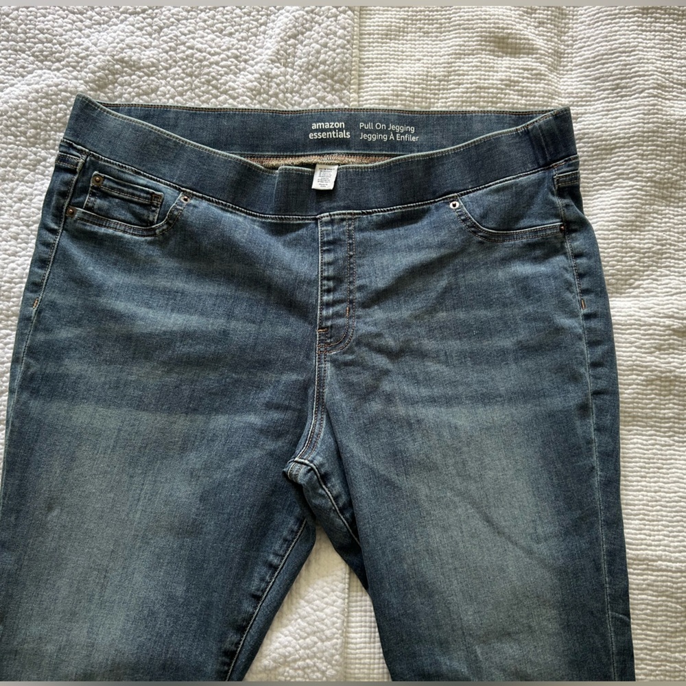 Amazon Essentials Women’s Pull On Jegging Blue Jeans